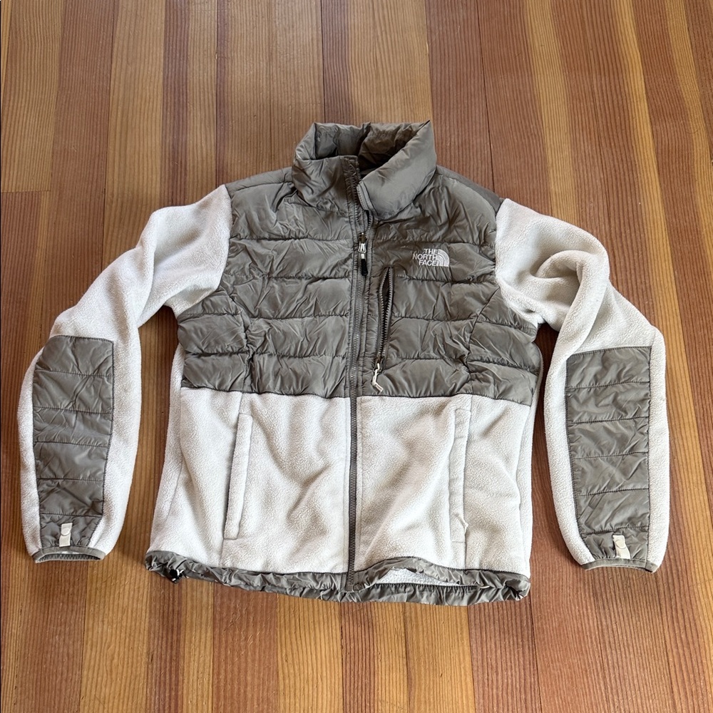 The North Face Denali 550 Fleece Two-Tone Jacket in Gray and white